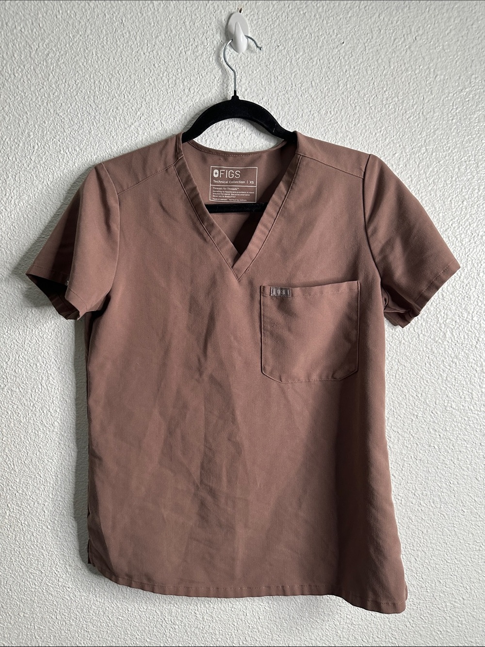 Figs V-Neck Scrub Top in Brownish pink taupe size XS - Picture 2 of 4